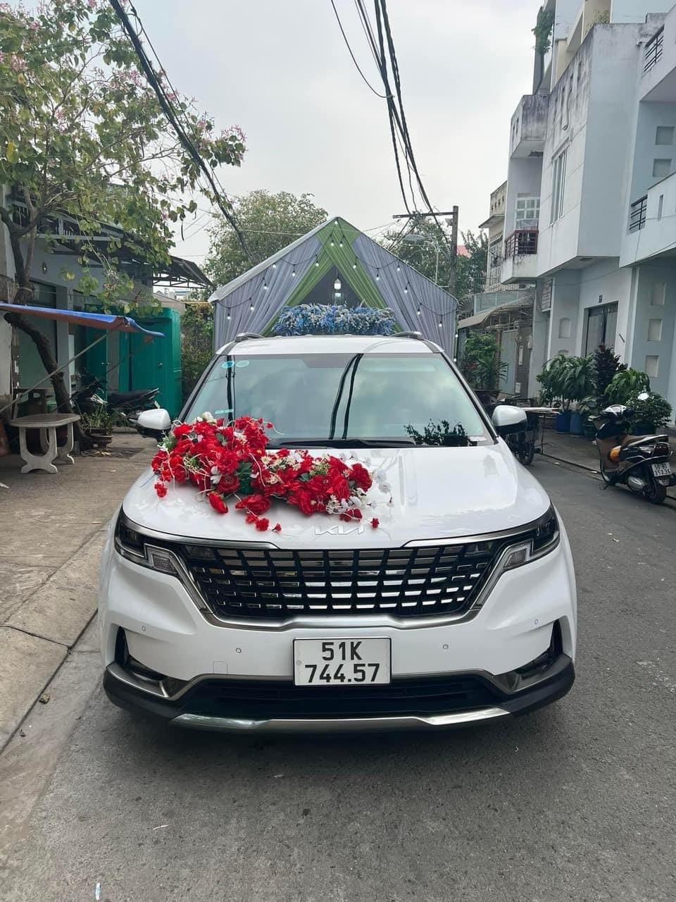 THUE XE CARNIVAL CUOI HOI