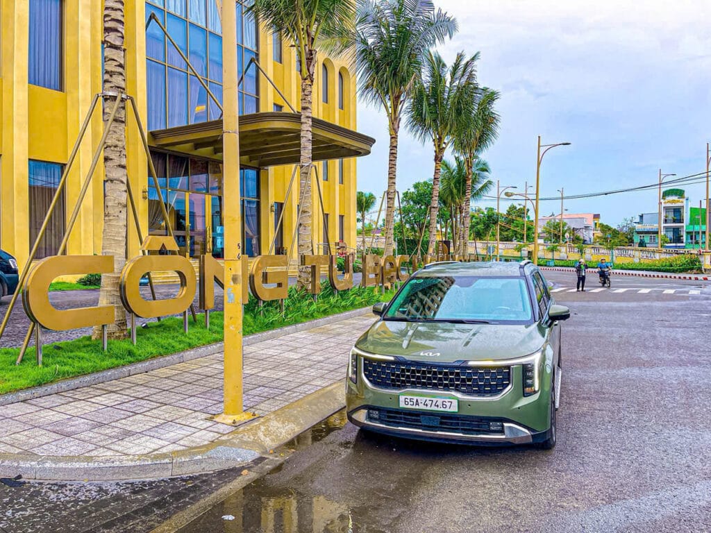 thuê xe carnival đi nha trang