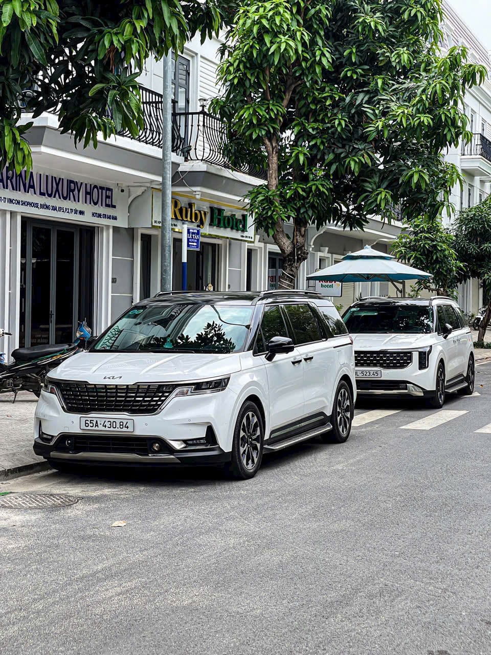 thuê xe carnival đi nội thành