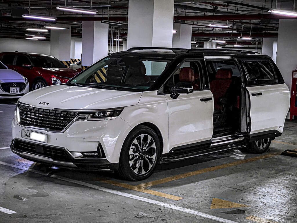 thuê xe carnival đi công tác